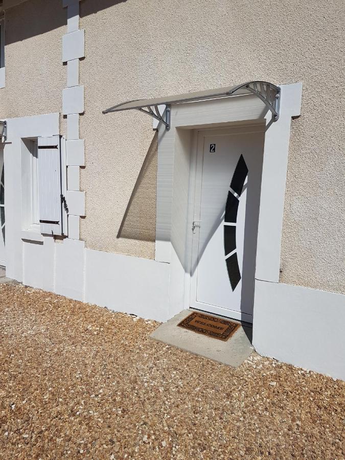 02 - Tres Joli 2 Pieces Avec 3 Lits Pouvant Accueillir Jusqu'A 5 Personnes, Situe Au Rdc Avec Entree Independante, Une Place De Parking Reservee Devant L'Entree Et Terrasse Sur L'Arriere Donnant Sur Parc Arbore, Tout Le Linge De Maison Est Fourni Razac-sur-lʼIsle Dış mekan fotoğraf