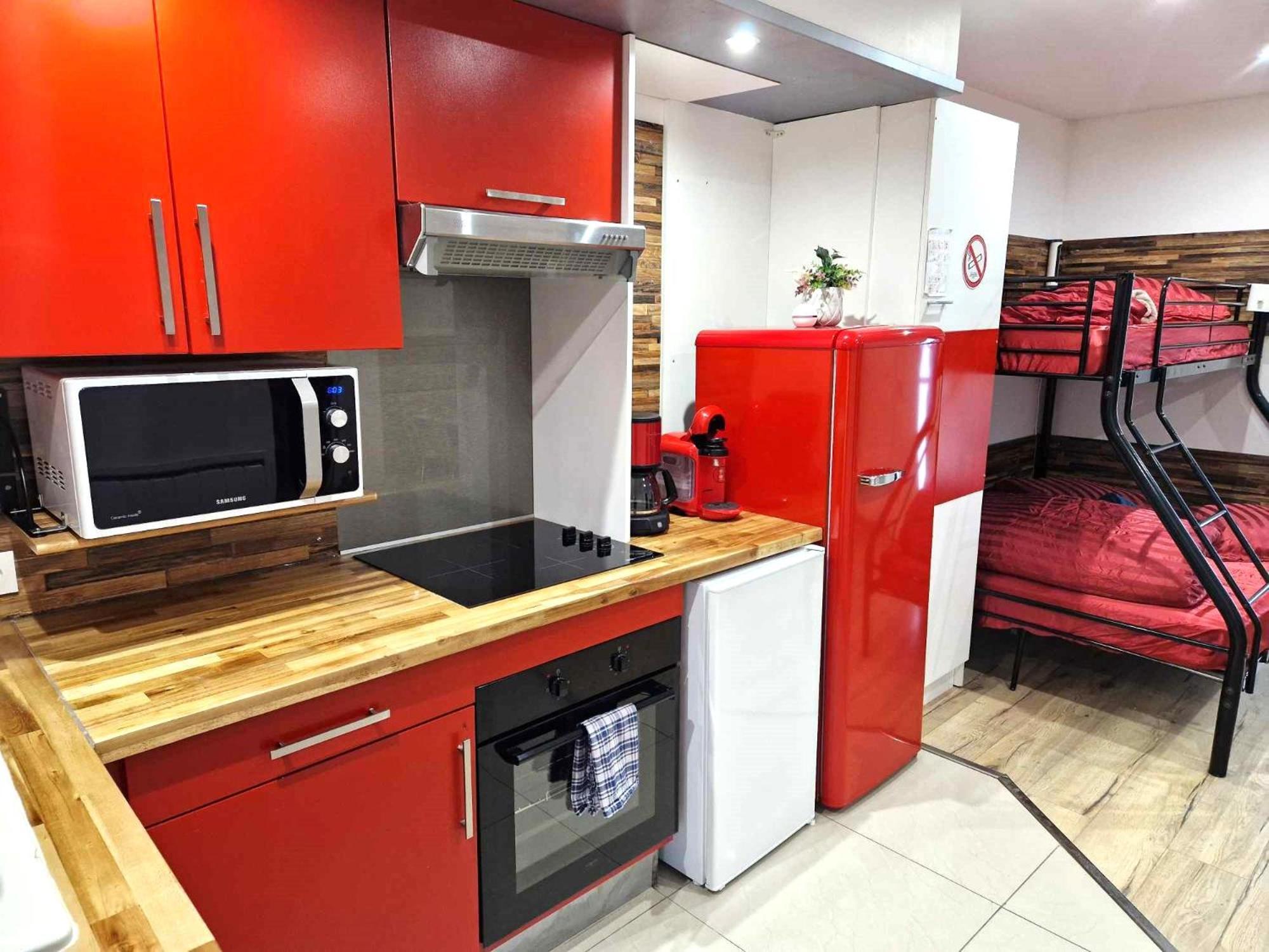 02 - Tres Joli 2 Pieces Avec 3 Lits Pouvant Accueillir Jusqu'A 5 Personnes, Situe Au Rdc Avec Entree Independante, Une Place De Parking Reservee Devant L'Entree Et Terrasse Sur L'Arriere Donnant Sur Parc Arbore, Tout Le Linge De Maison Est Fourni Razac-sur-lʼIsle Dış mekan fotoğraf