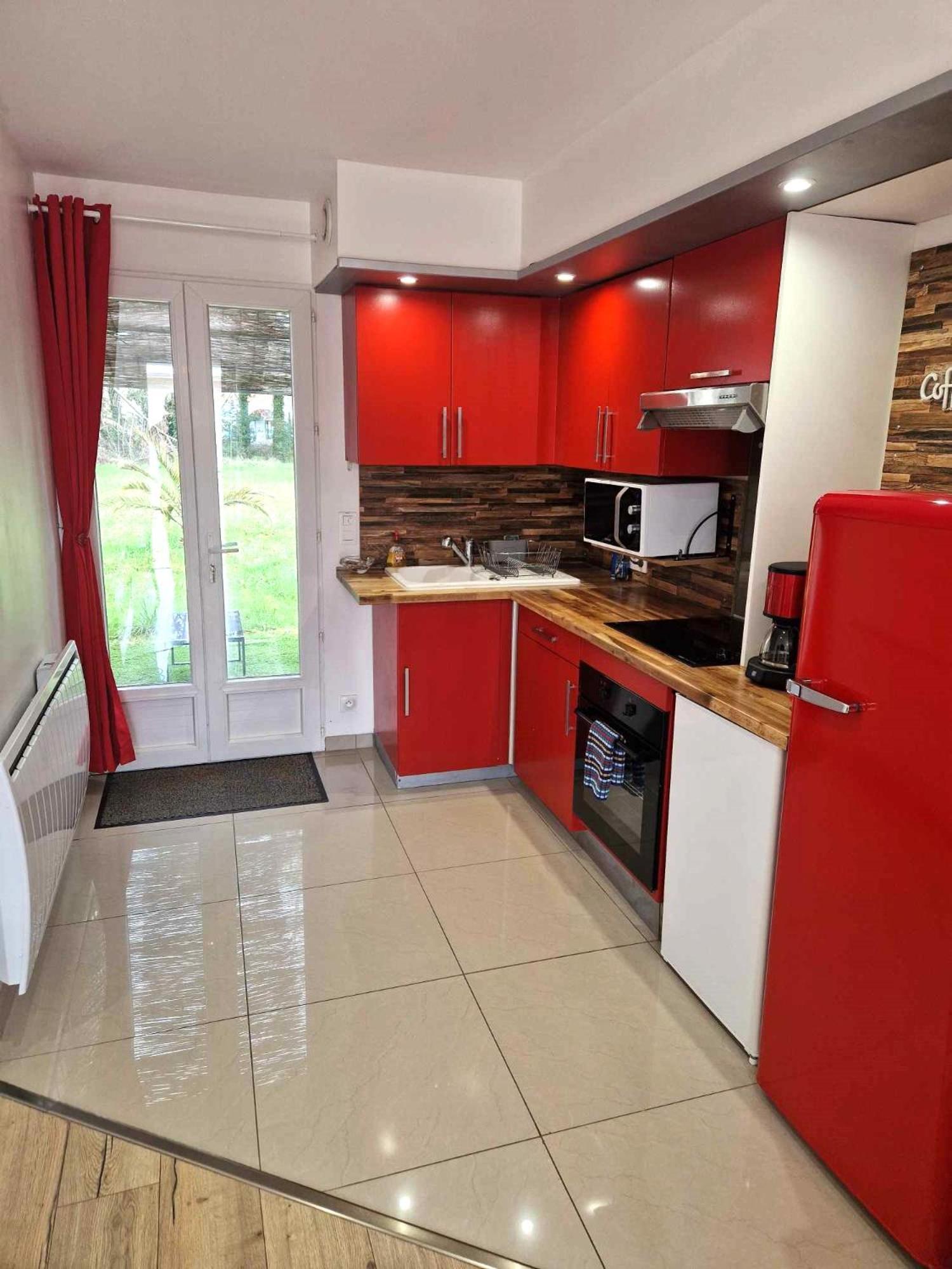 02 - Tres Joli 2 Pieces Avec 3 Lits Pouvant Accueillir Jusqu'A 5 Personnes, Situe Au Rdc Avec Entree Independante, Une Place De Parking Reservee Devant L'Entree Et Terrasse Sur L'Arriere Donnant Sur Parc Arbore, Tout Le Linge De Maison Est Fourni Razac-sur-lʼIsle Dış mekan fotoğraf